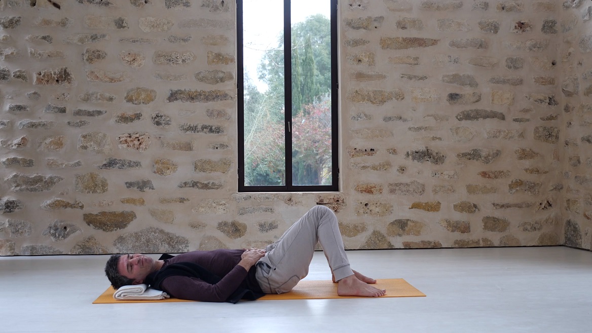 להתחבר מחדש לנשימה עם אימון פראניאמה- 1 להקשיב לנשימה